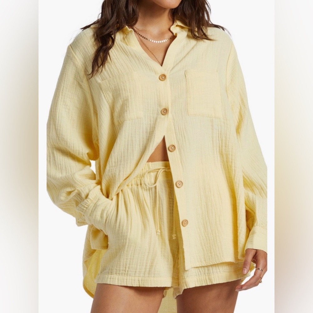 Brand new never worn! Yellow Billabong button up. Women’s medium.